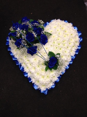 Royal blue rose heart