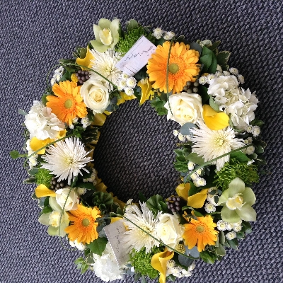 Yellow & white mixed wreath