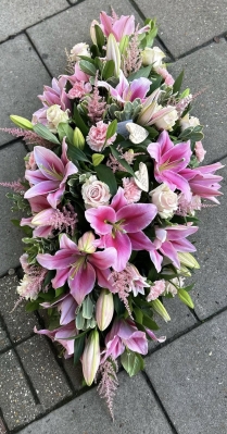Pink lilly mixed casket sprsy